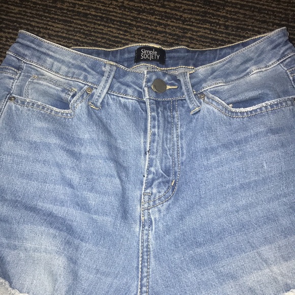 distressed jeans - Picture 4 of 5